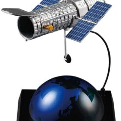 Hasegawa 1/200 Hubble Space Telescope 20th Anniversary Plastic Model